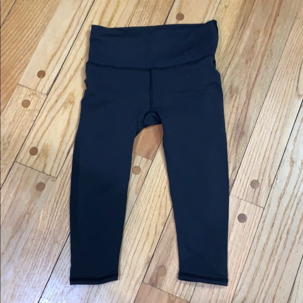 Lululemon size 6 Crops